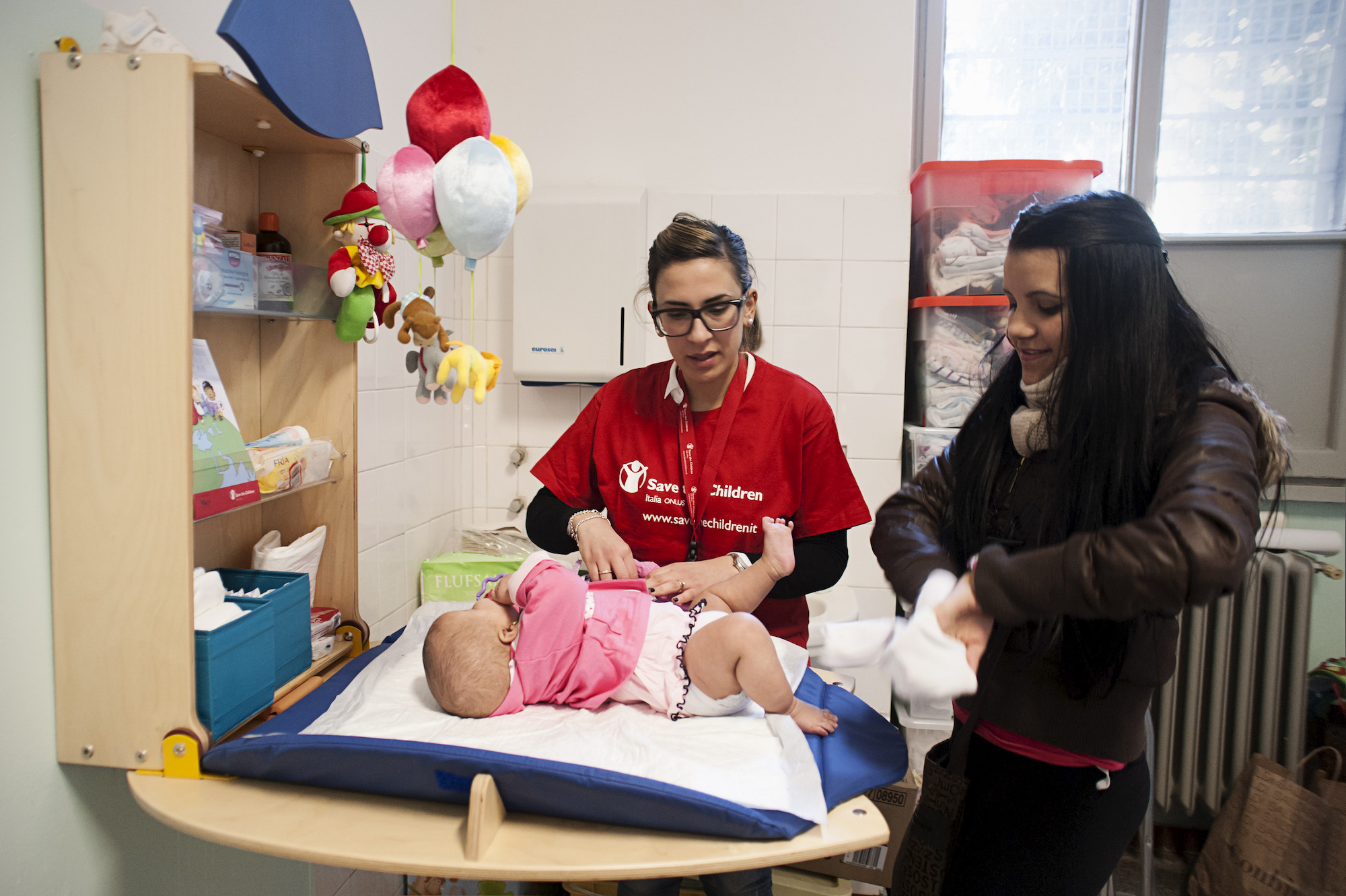 Mamme e bambini supportati all'interno del progetto Fiocchi in Ospedale di Save the Children, avviato all'interno dell'Ospedale Niguarda Ca' Granda di Milano.