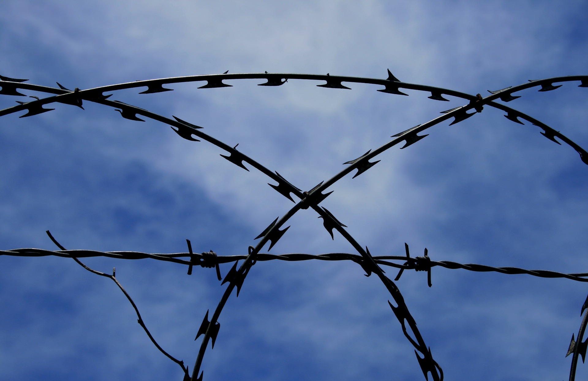 barbed-wire-235759_1920